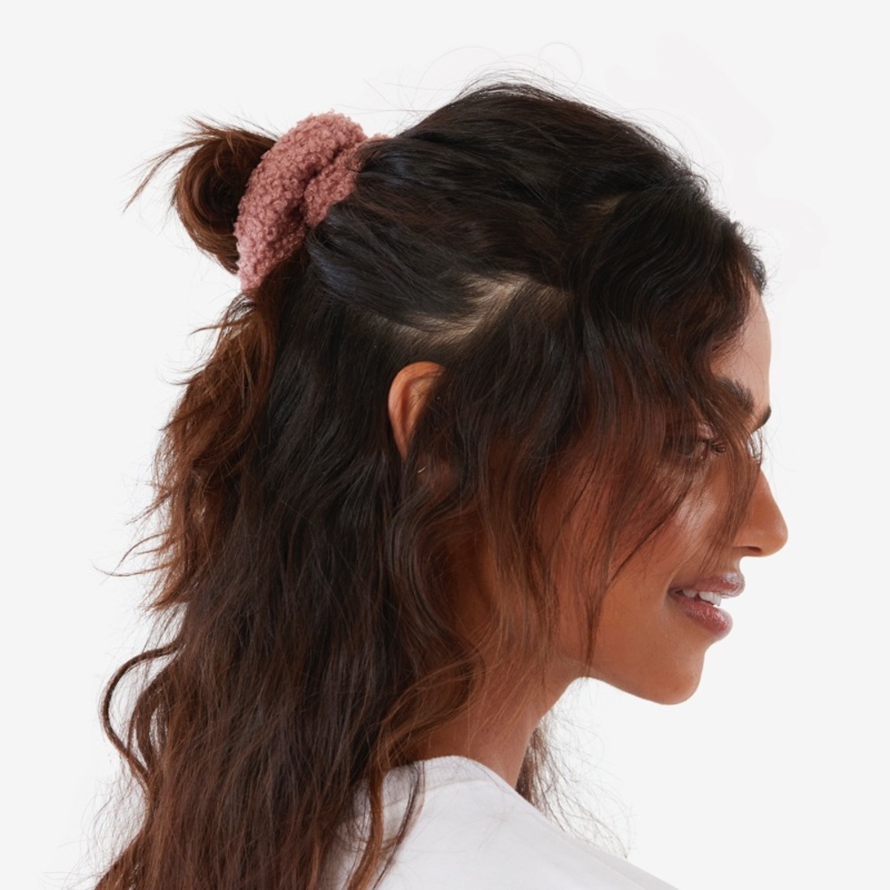 ✨HOST PICK!!✨🌸VIRGINIA WOLF SHERPA SCRUNCHIES!! - 3 PACK🌸